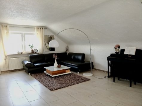 “Moderne 3,5-Zi.-DG-ETW in ruhiger Lage in Frickenhausen”, 72636 Frickenhausen, Wohnung